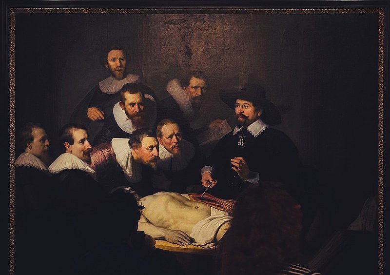 Rembrandts „Die Anatomie des Dr. Tulp“ mit einer Gruppe von Männern bei der Untersuchung eines Leichnams.
