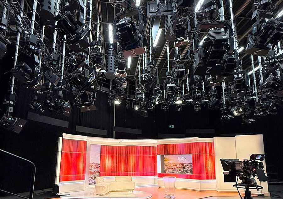 Blick in das Studio des ZDF-Boulevardmagazins „hallo deutschland“